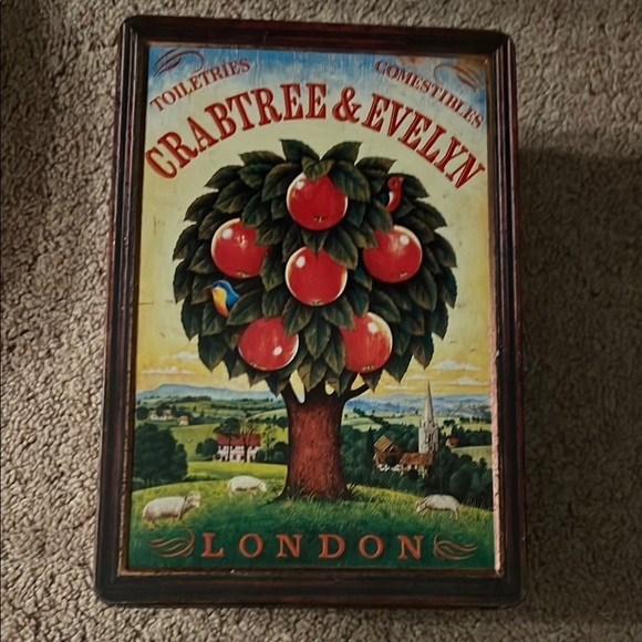 Crabtree & Evelyn vintage Decorative Tin - Picture 1 of 4